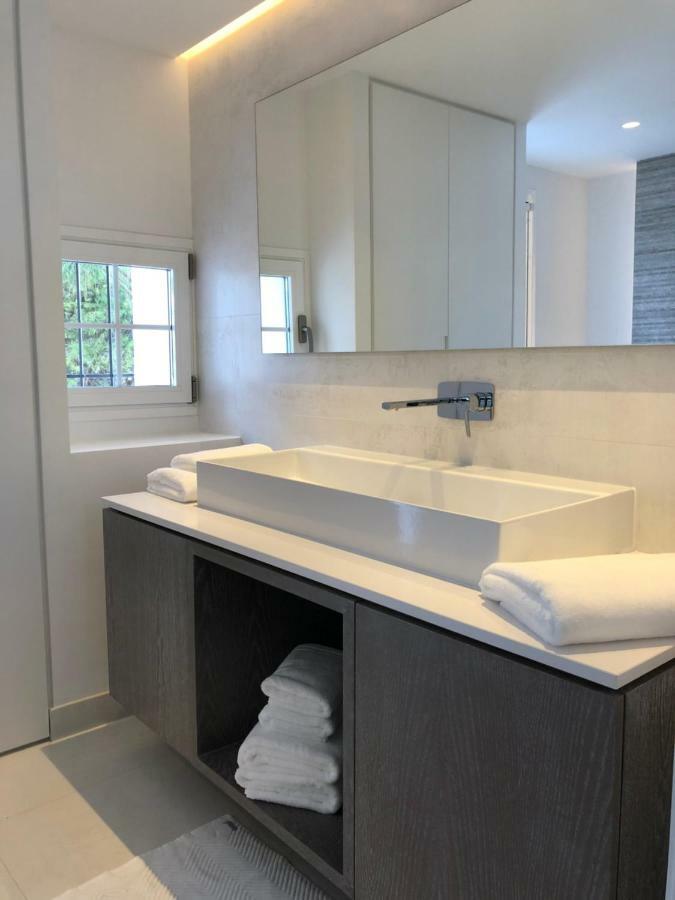 Modern Apartment Puente Romano Марбеля Екстериор снимка