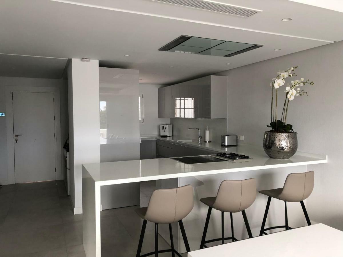 Modern Apartment Puente Romano Марбеля Екстериор снимка