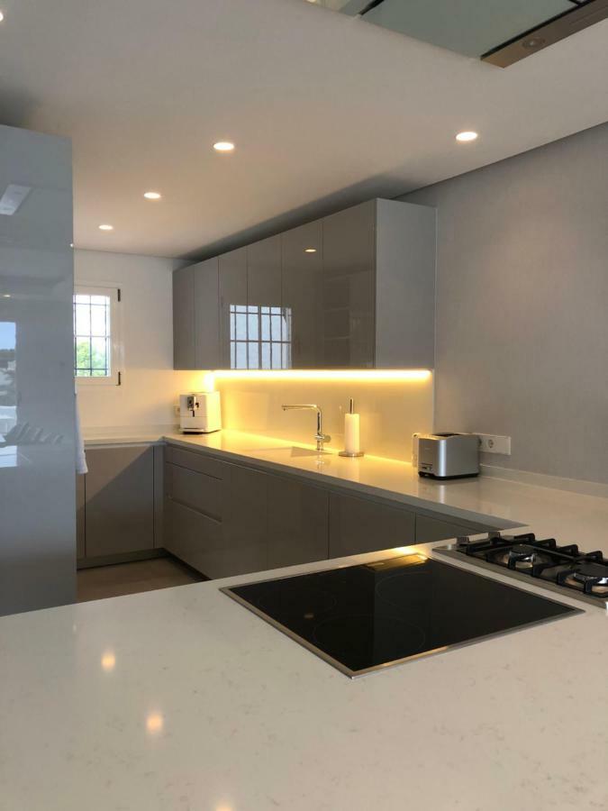 Modern Apartment Puente Romano Марбеля Екстериор снимка