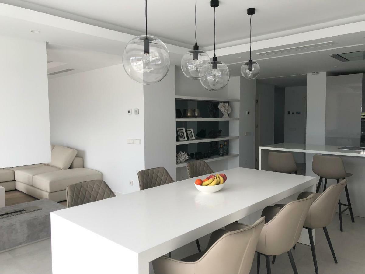 Modern Apartment Puente Romano Марбеля Екстериор снимка